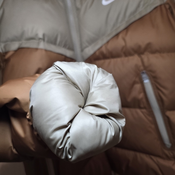 New Nike Windrunner PrimaLoft FB8185-248 Men’s Size M- Brown‎ Jacket Coat $250 - Picture 5 of 9